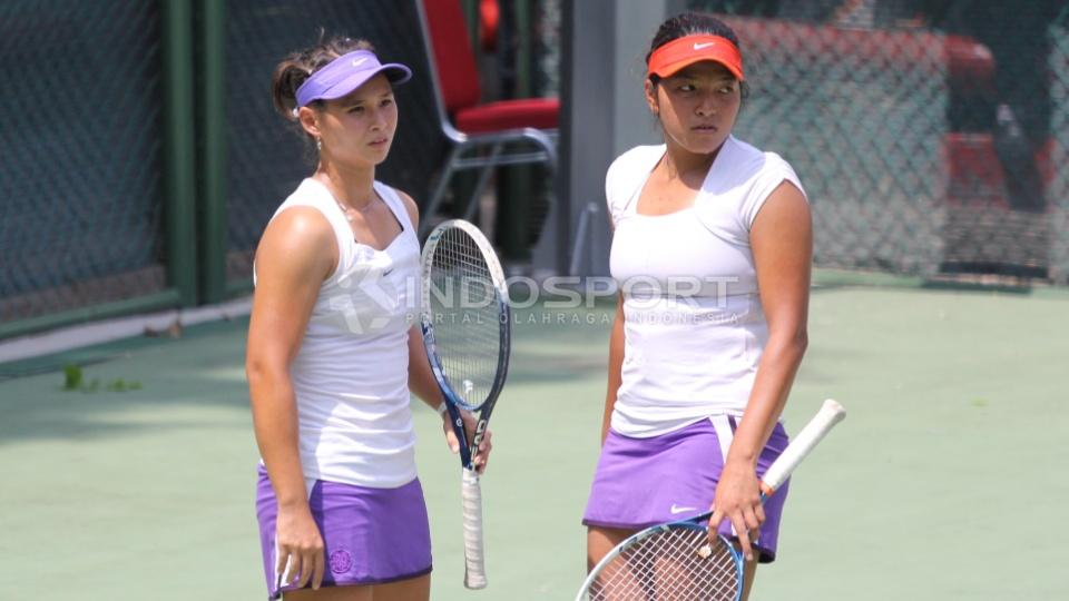 Ganda Putri Tennis Indonesia Beatrice Gumulya dan Jessy Rompies.